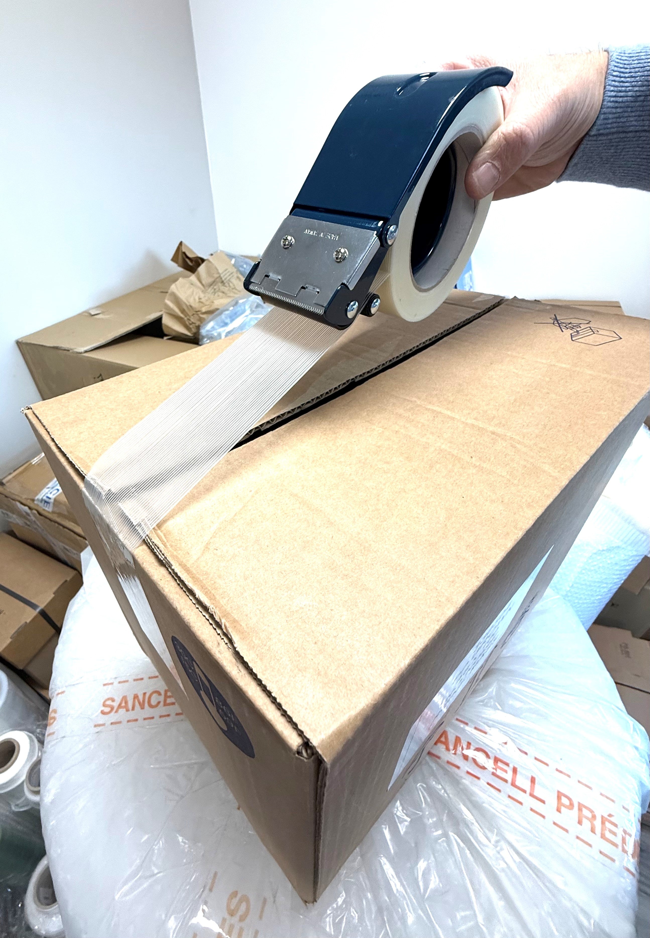 Dévidoir économique pour adhésif renforcé