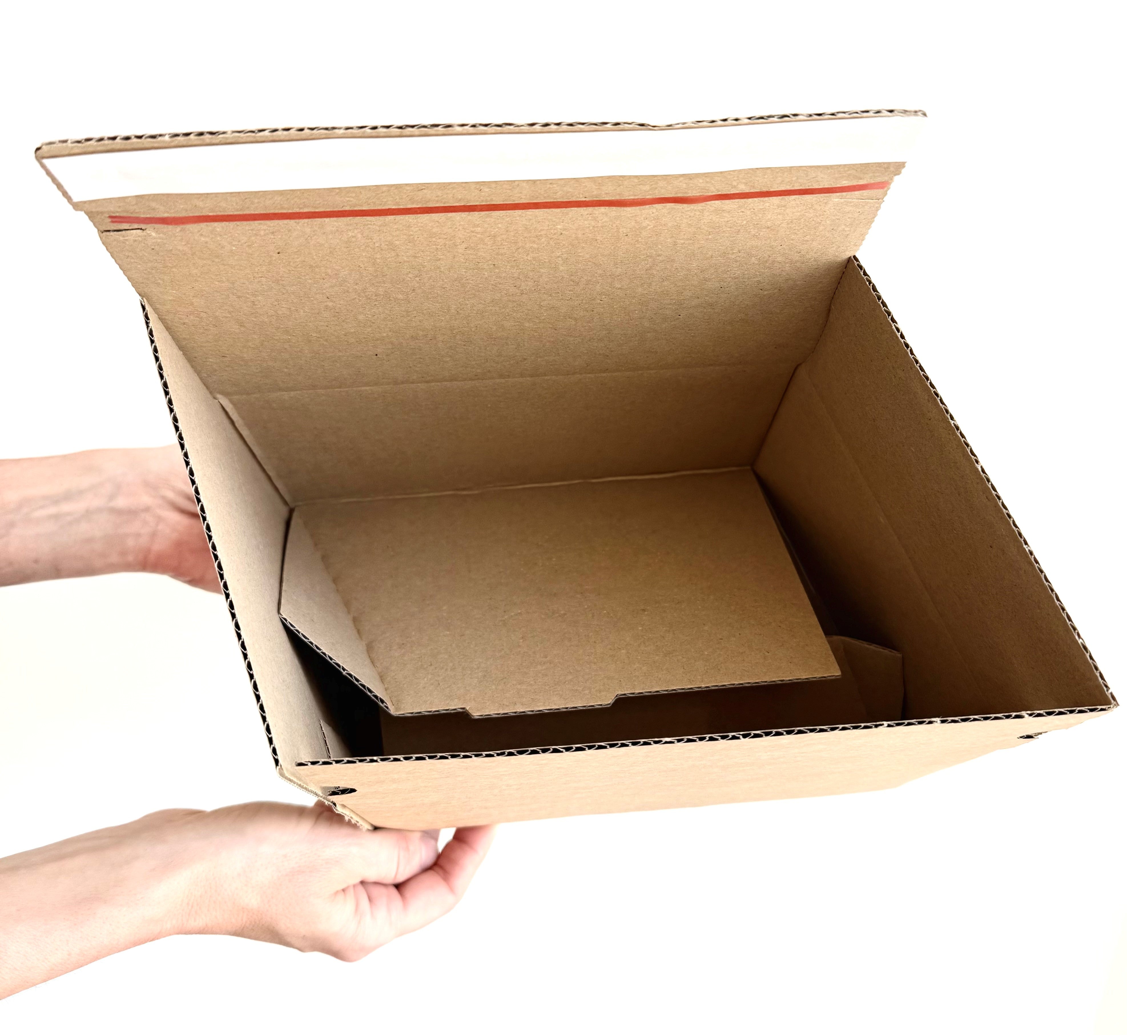 Caisse à fond automatique plat et bande adhésive