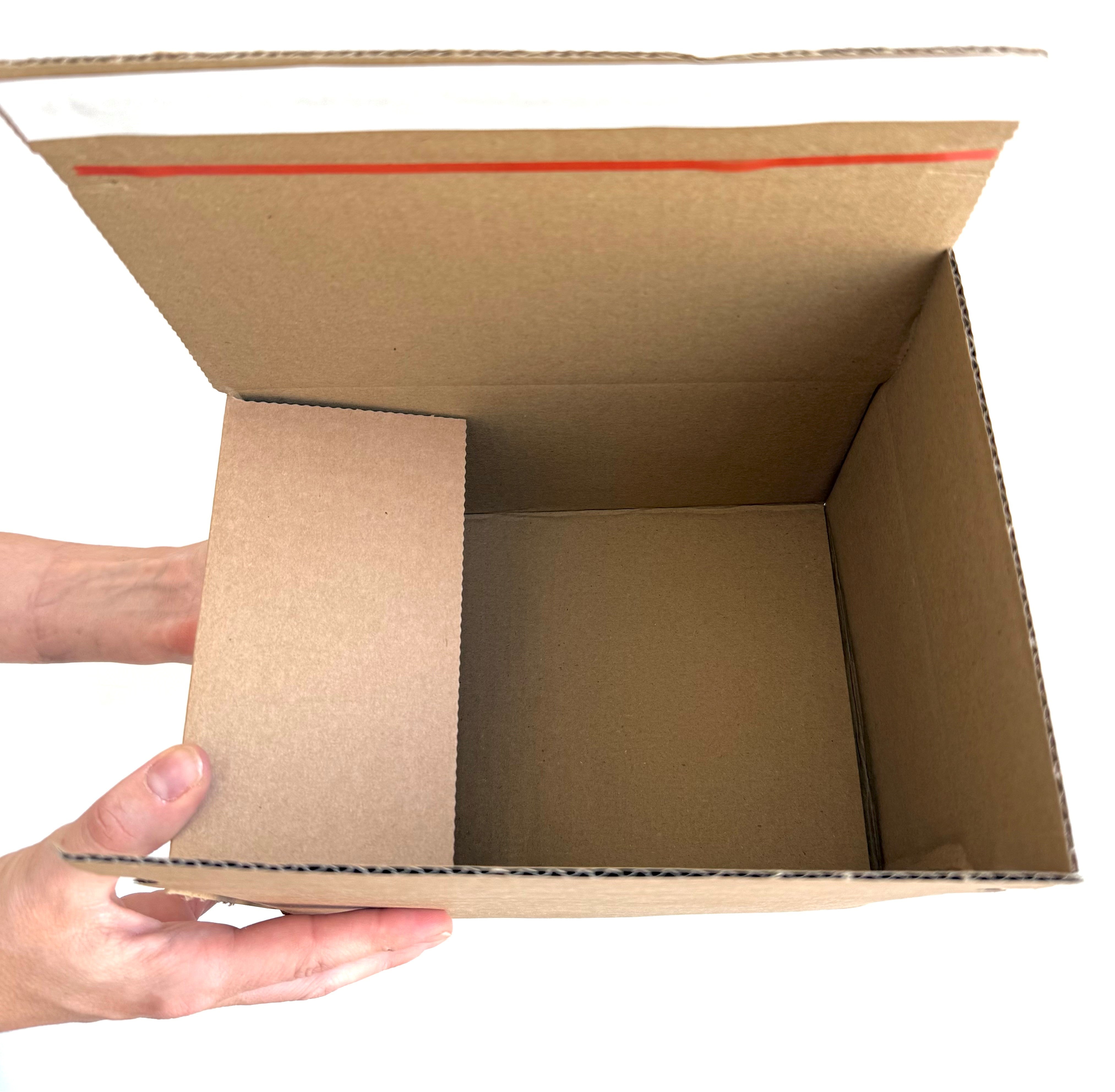 Caisse à fond automatique plat et bande adhésive